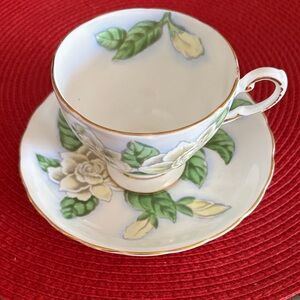 Tuscan English Gardenia Fine Bone China Teacup and Saucer
